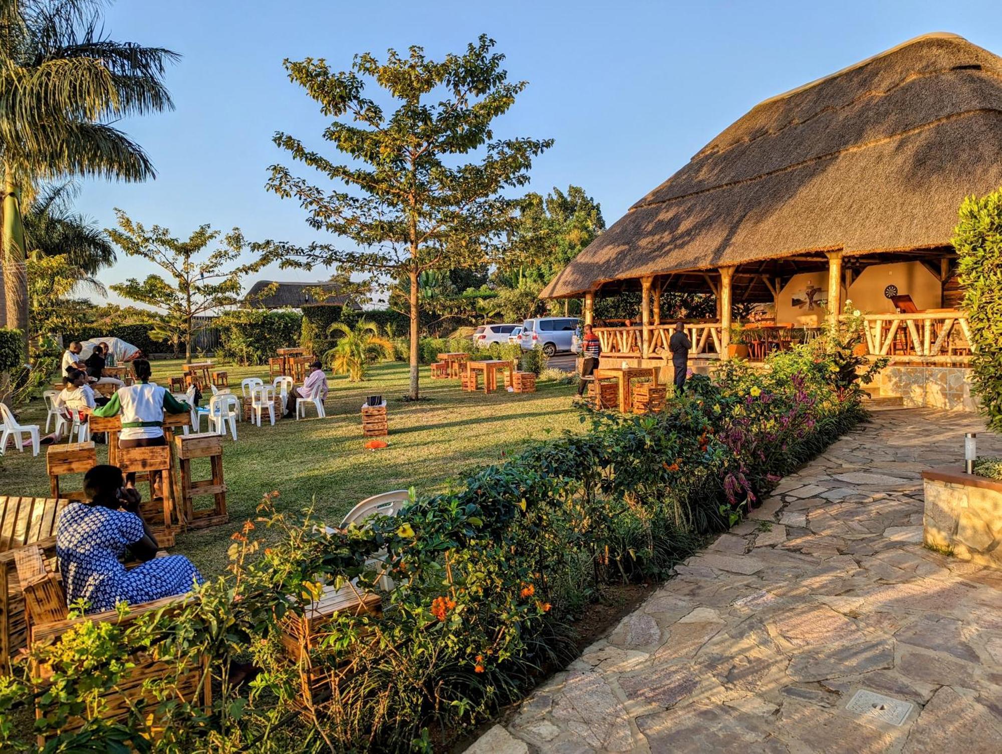 Oslo Gardens Bed & Breakfast Entebbe Extérieur photo